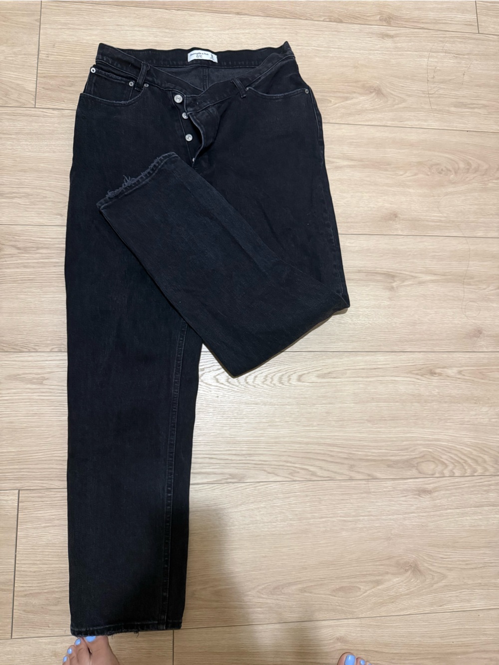 Abercrombie & Fitch Black the dad jeans asymmetrical buttons